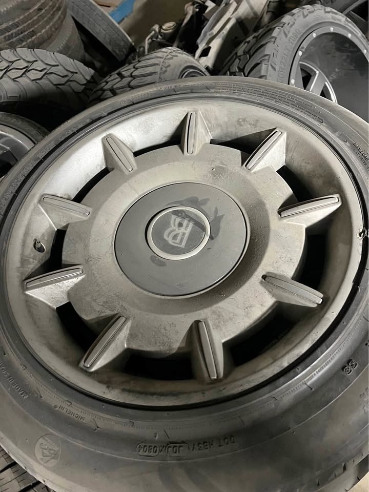 Rolls Royce Phantom Wheels with Pax Tires