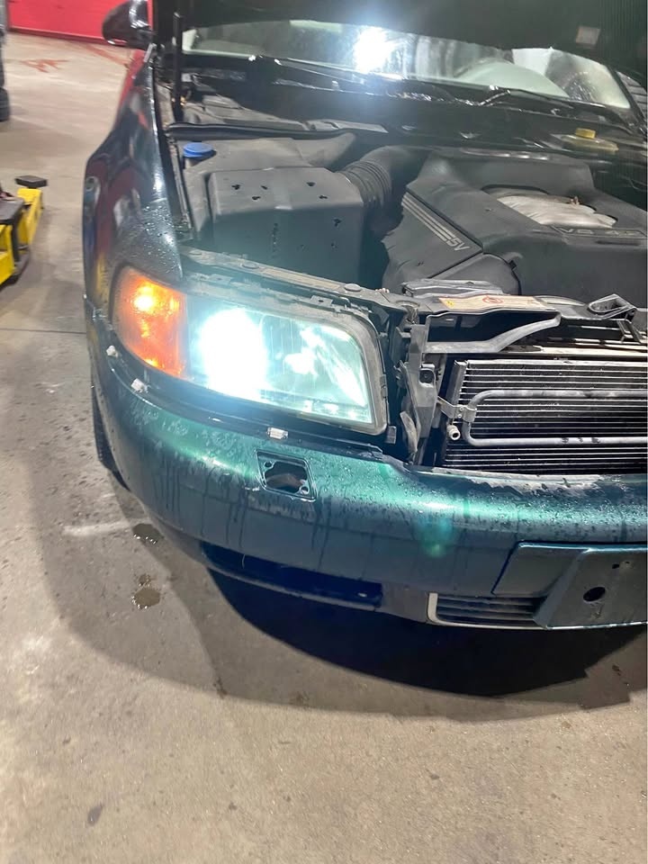 AUDI A8 D2 Headlights Z