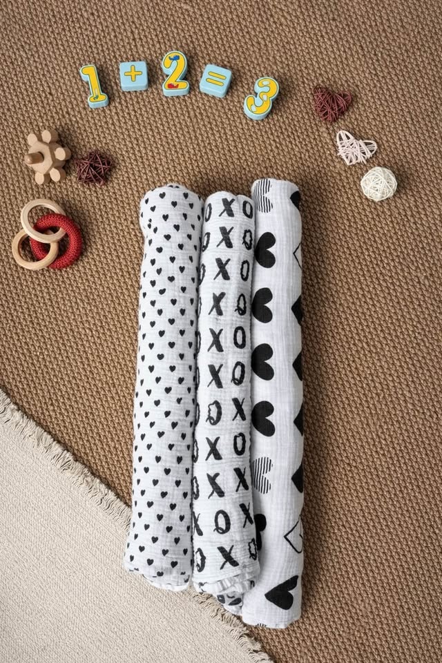 3 Muslin Swaddle Blankets / Receiving Blankets – Black & White S