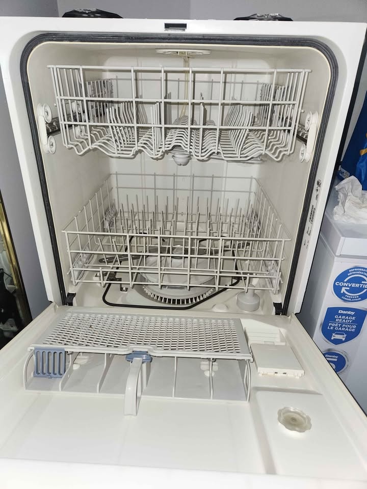 Dishwasher - Whirlpool Stainless Steel - photo 4