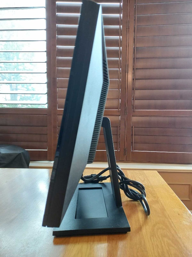 Dell 20-inch Computer Monitor - photo 3