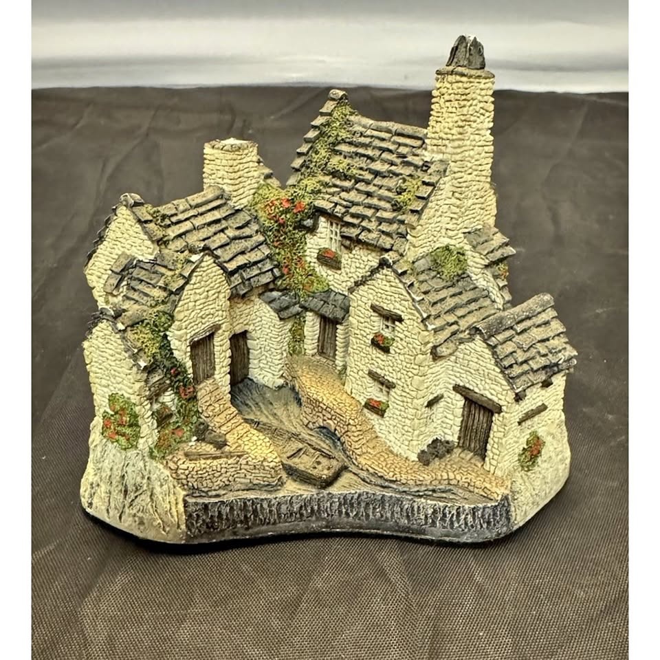 David Winter Cottages Fisherman's Wharf 1983 Miniature
