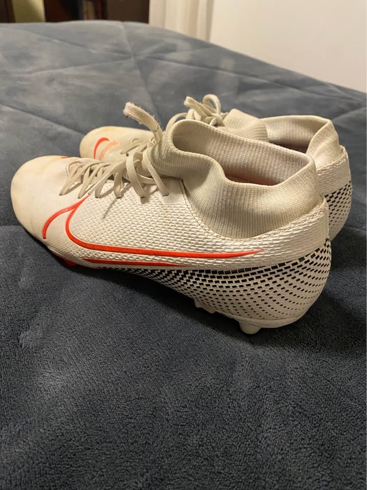 White and Red Nikes - photo 2