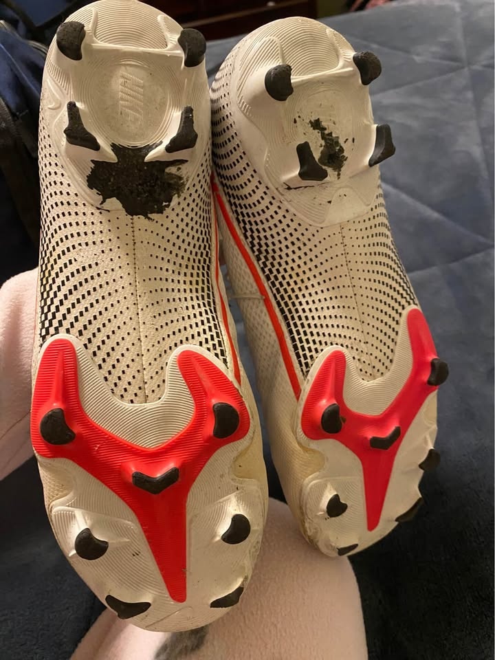 White and Red Nikes - photo 3