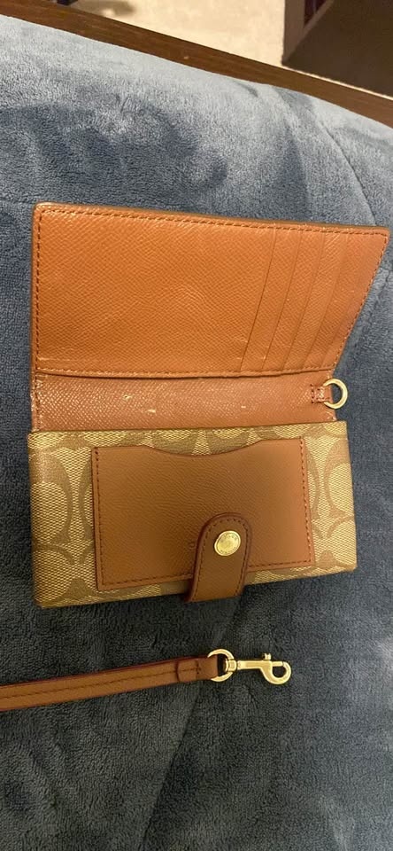 Brown Coach Wallet - photo 4