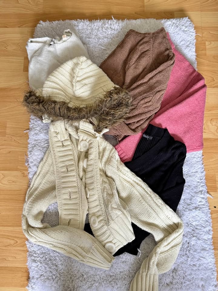 $5 each sweaters (S)