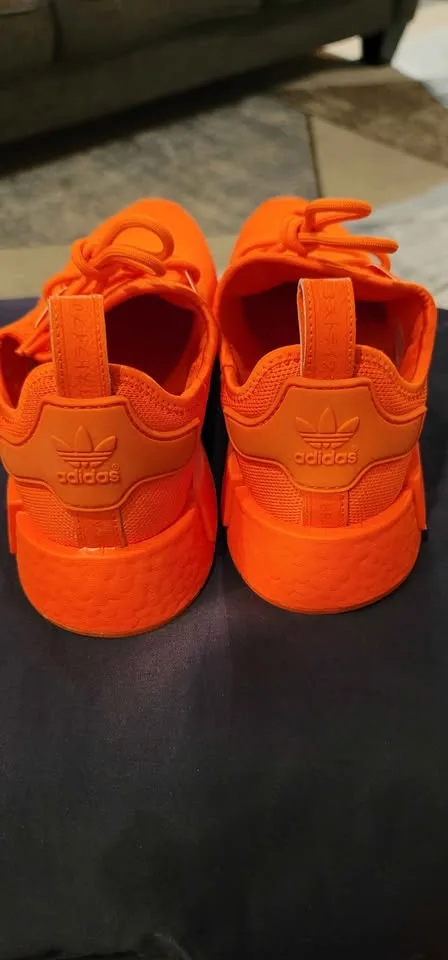 Women's Adidas Size 7.5 image indicator(2)