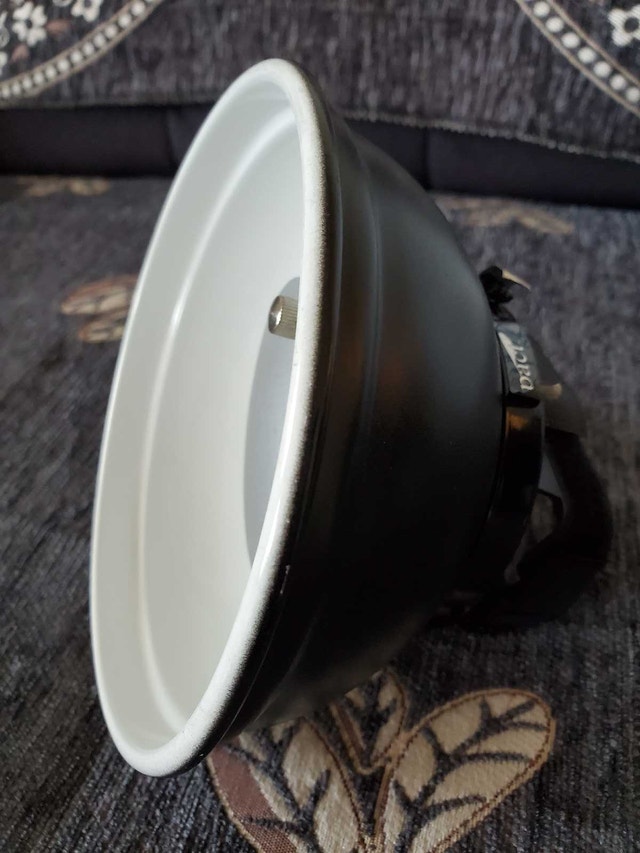 Beauty Dish Reflector for On-Camera Flash - photo 3