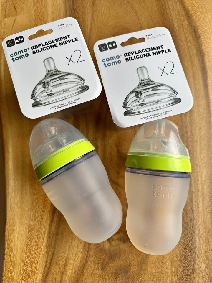 Comotomo Bottle Bundle + 4 Extra Brand New Nipples 🍼✨