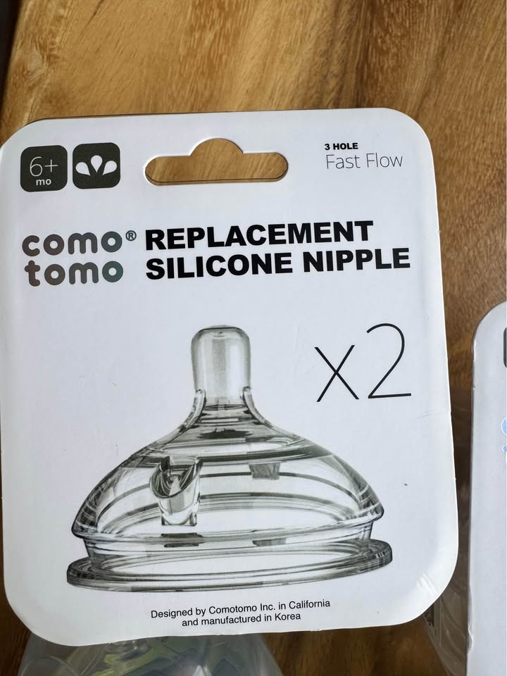 Comotomo Bottle Bundle + 4 Extra Brand New Nipples 🍼✨ - photo 2