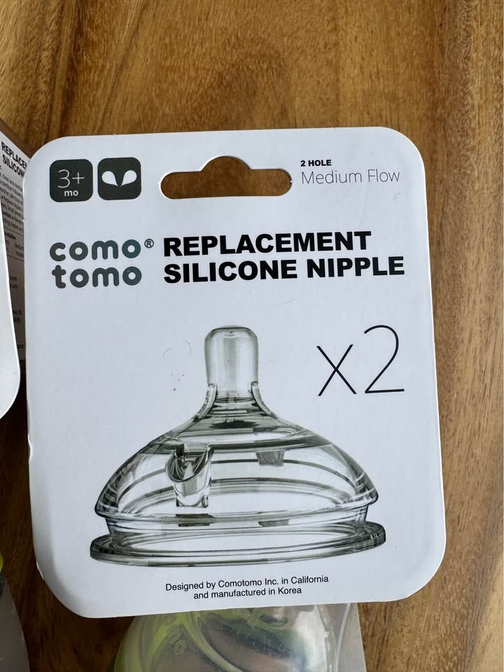 Comotomo Bottle Bundle + 4 Extra Brand New Nipples 🍼✨ - photo 3
