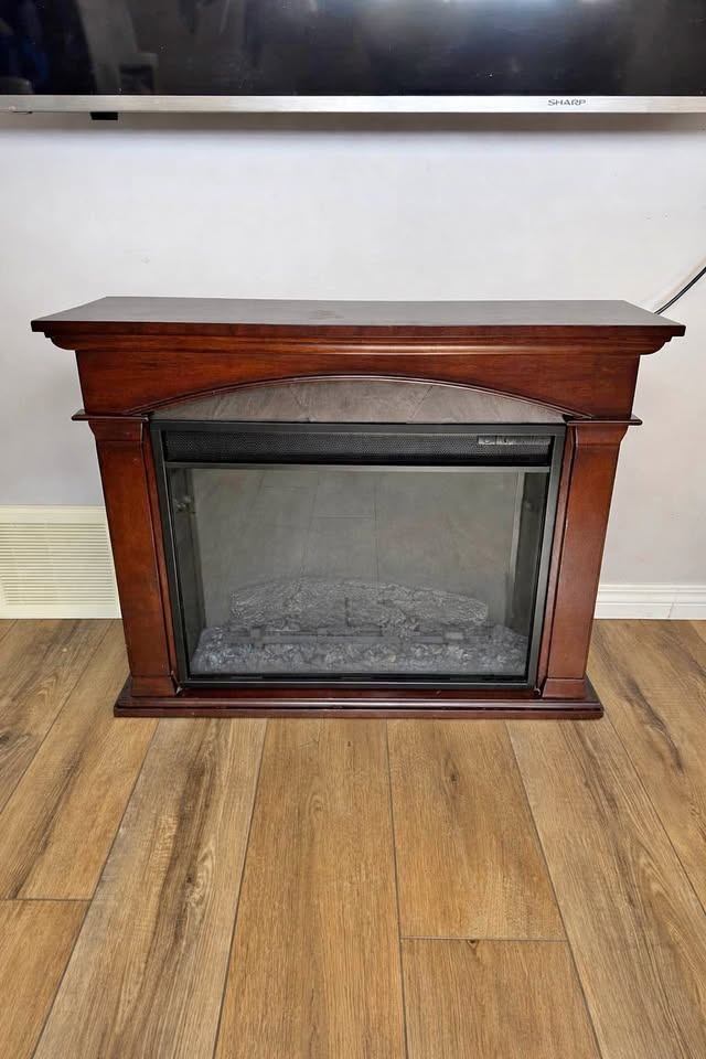 Electric Fire Place 32” x 12.5” x 27”