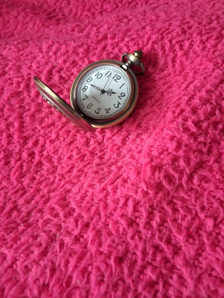 Vintage Pocket Watch with Deer Engraving - photo 2