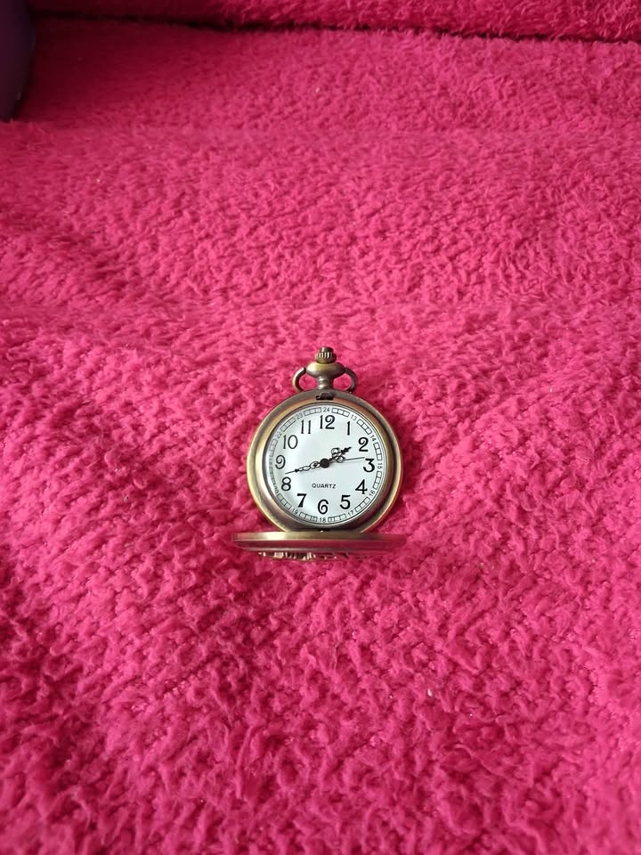 Vintage Pocket Watch with Deer Engraving - photo 5