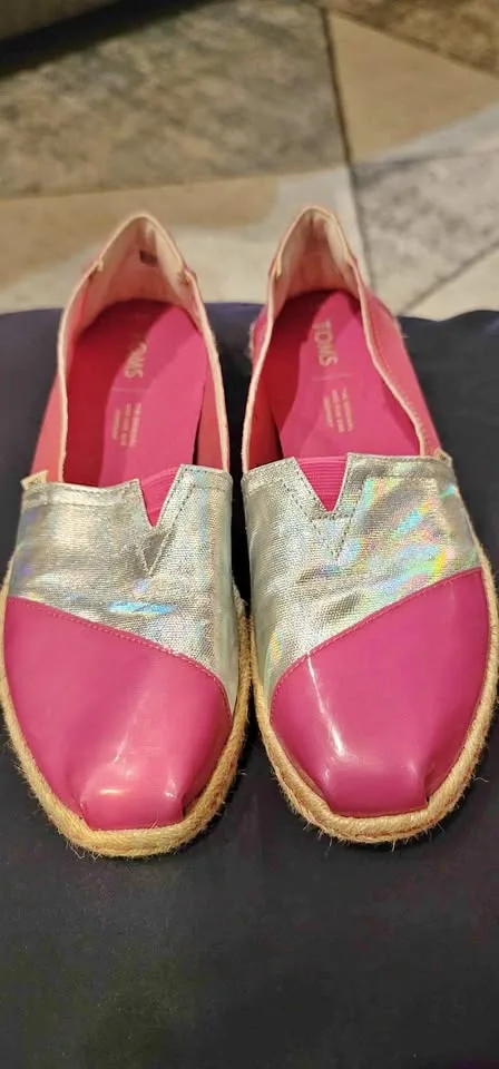 Women's Toms Shoes Size 8 thumbnail