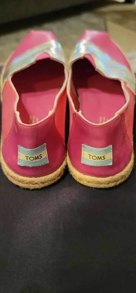 Women's Toms Shoes Size 8 image indicator(2)