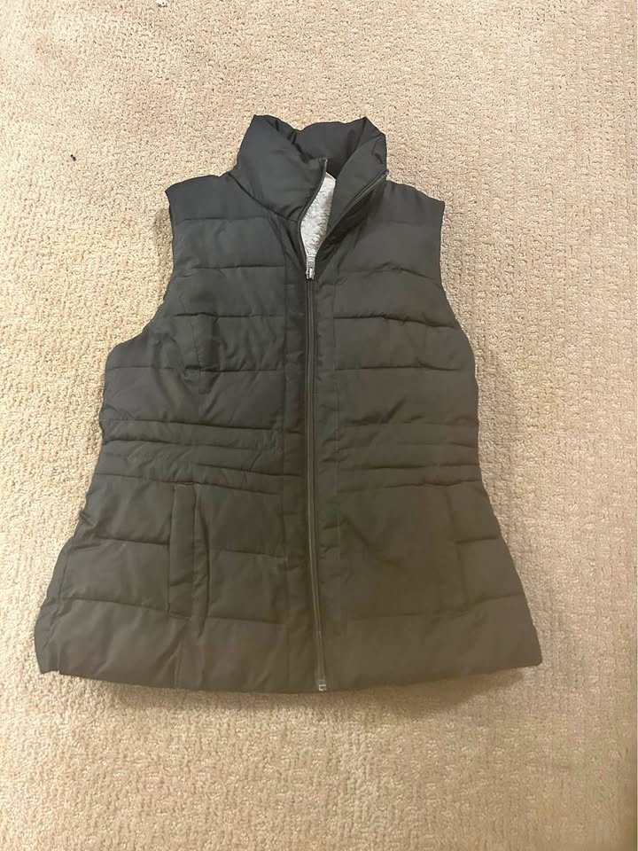 Hollister Vest - Size Small