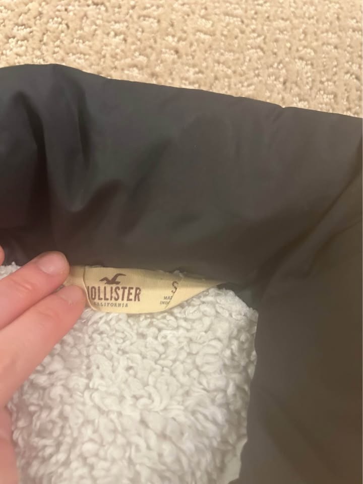 Hollister Vest - Size Small - photo 3