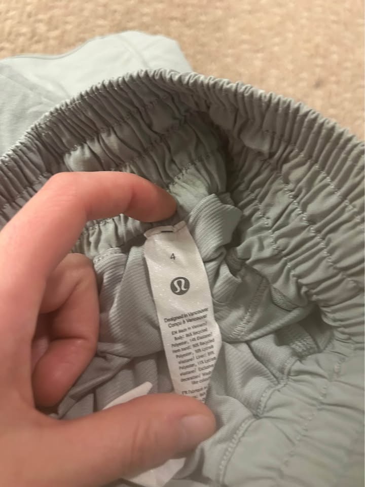 Lululemon Hotty Hot Shorts Size 4 - photo 2