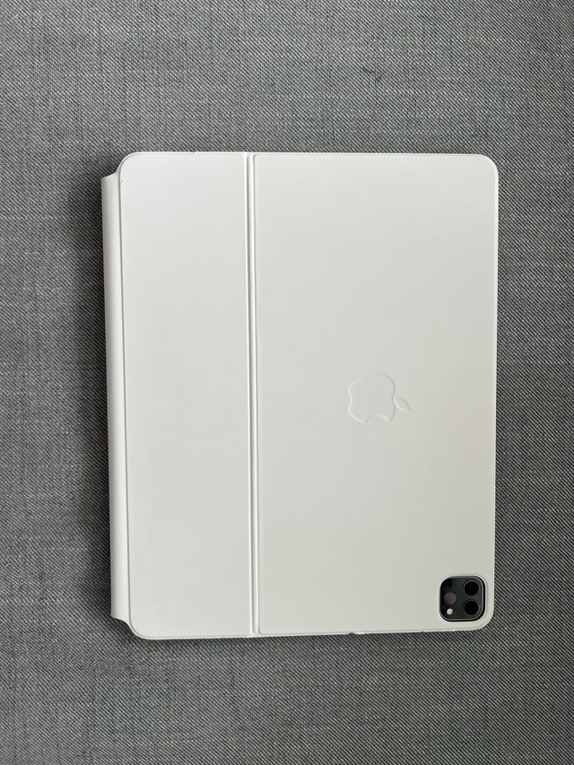 iPad Pro 12.9" 6th Gen 128GB Bundle w/ Magic Keyboard & Pencil - photo 3
