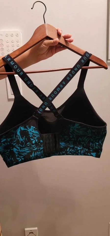 Women's Under Armour Sports Bra Size 1X image indicator(2)