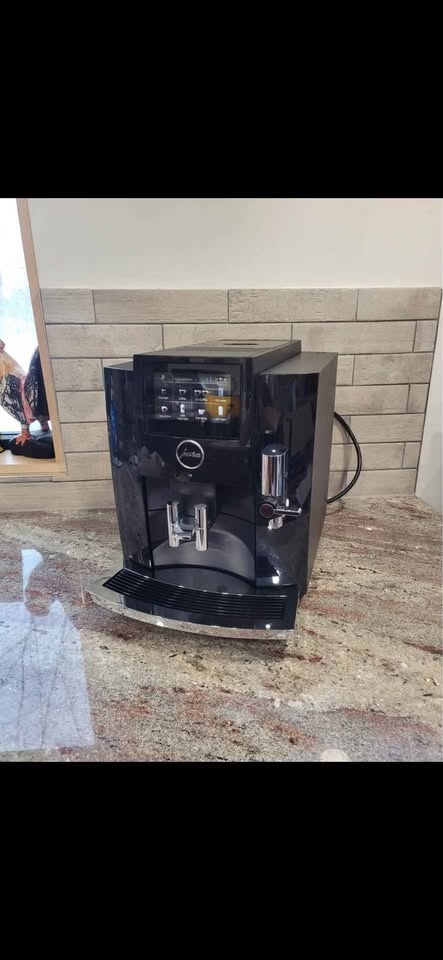 Jura S8 Super-Automatic Coffee Machine - BRAND NEW! - photo 2