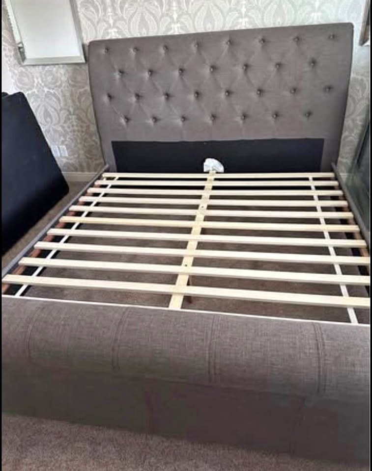 King Upholstered Sleigh Bed