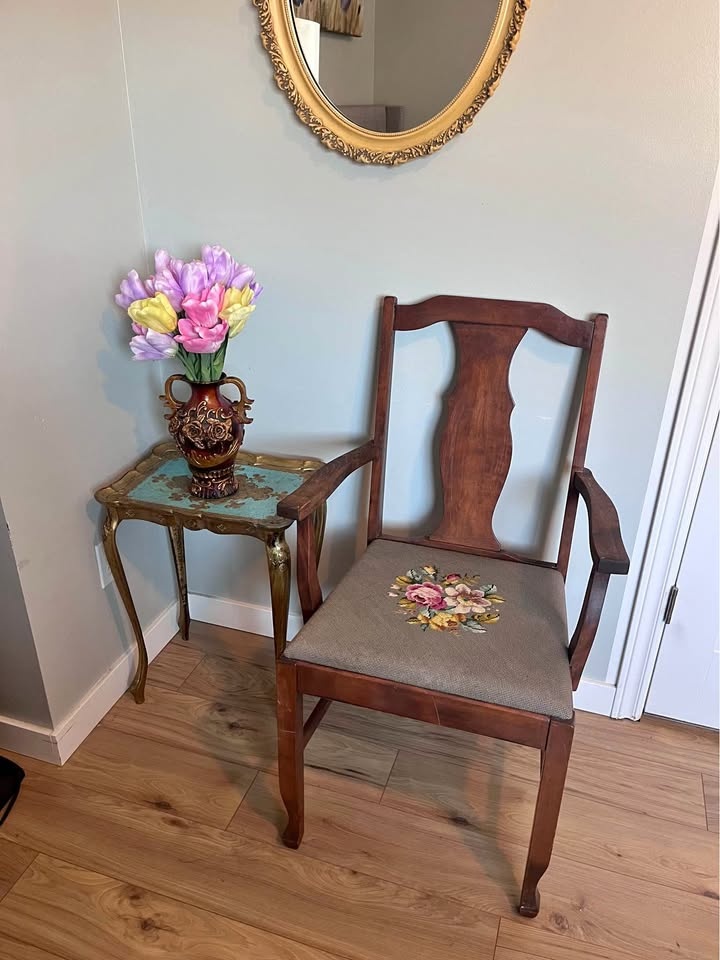 Queen Anne Needlepoint Armchair (Flower/Roses)