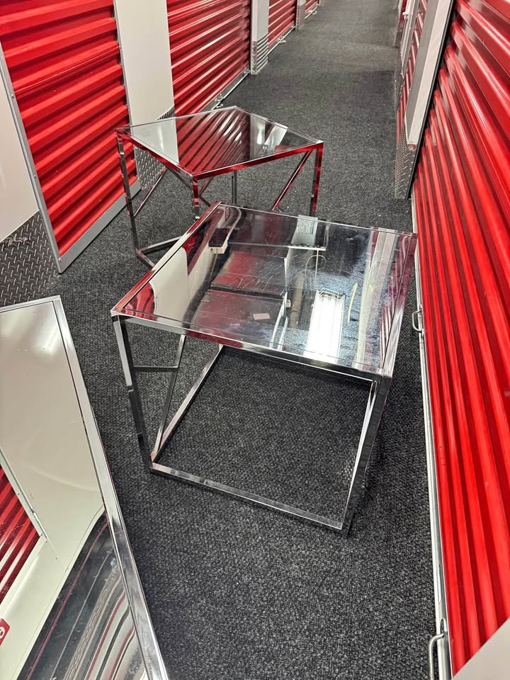 Coffee table with 2 square tables