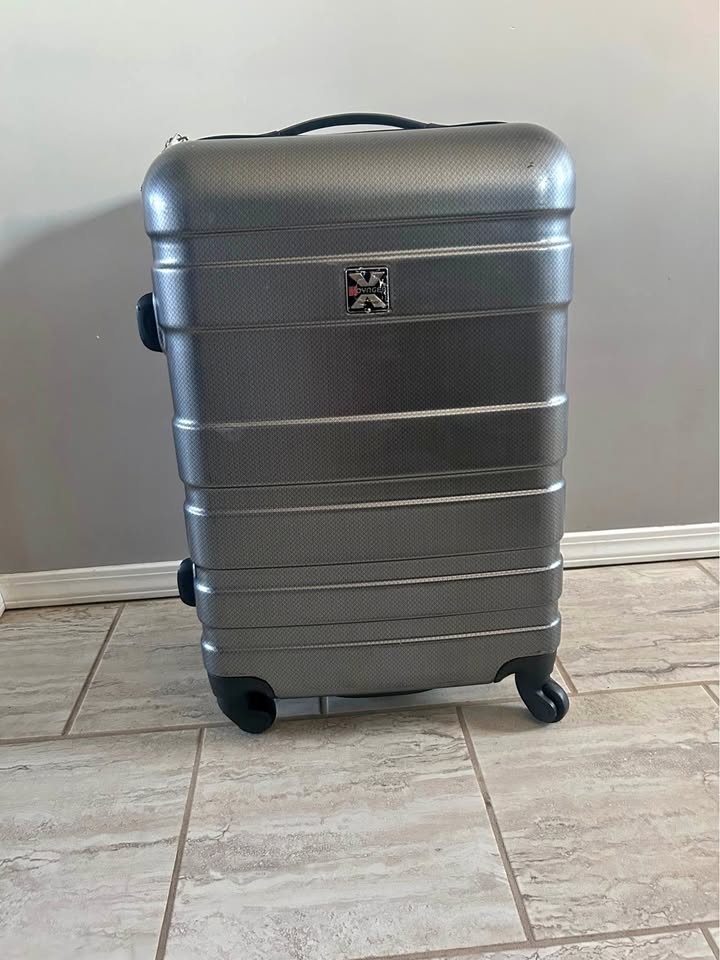 VOYAGER X Gray Hard Shell Spinner Suitcase