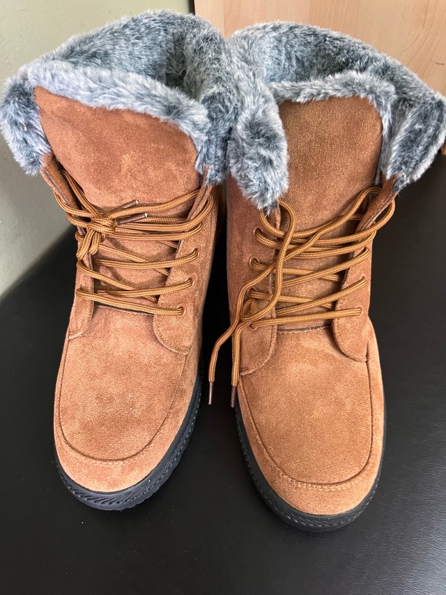 Brand NEW Winter Boots Size 43 (US 10.5)