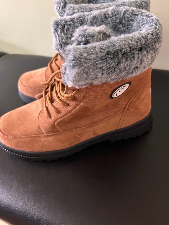 Brand NEW Winter Boots Size 43 (US 10.5) - photo 3