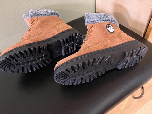 Brand NEW Winter Boots Size 43 (US 10.5) - photo 4