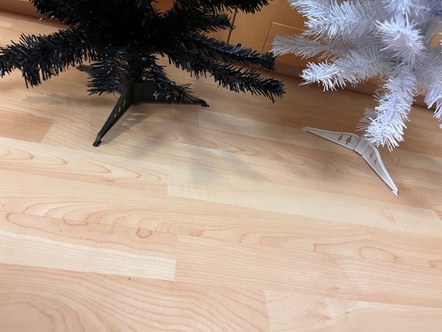 Brand NEW 3-Feet Tall Christmas Trees $30 each Hinged Branches - photo 5