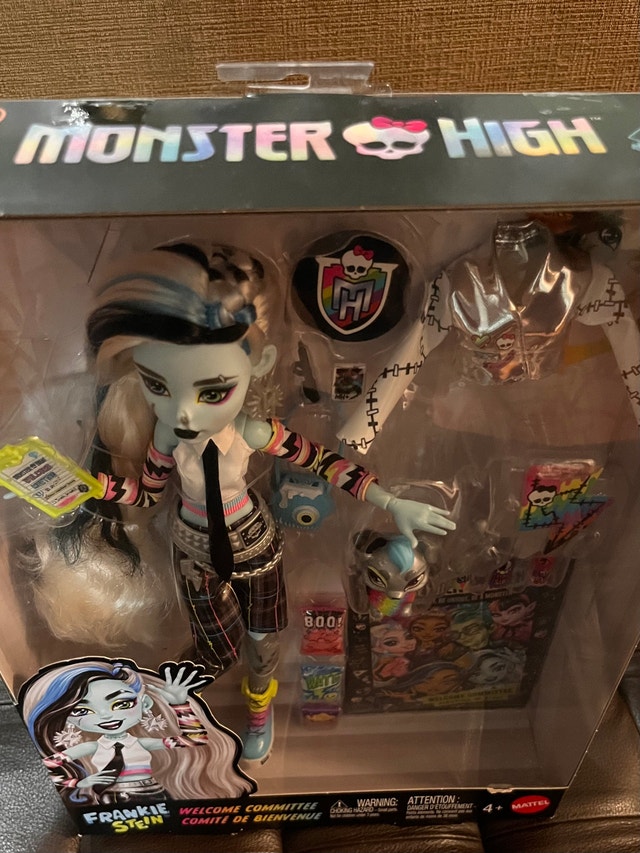 Brand NEW Monster High Frankie Stein Welcome Commitee Doll - photo 4
