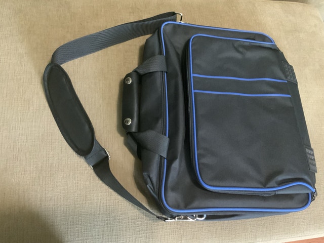 Brand NEW Laptop Bag Lightweight with Shoulder Strap