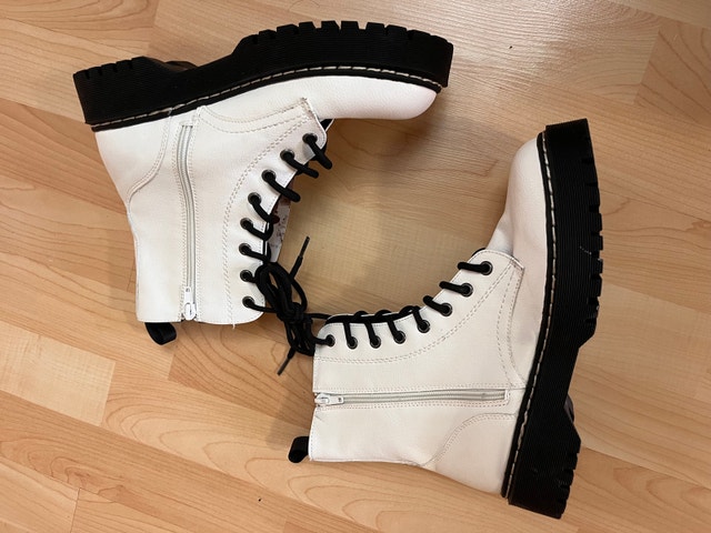Brand NEW White Ankle Lug Boots Women Size 8.5 Sincerely Jules - photo 3