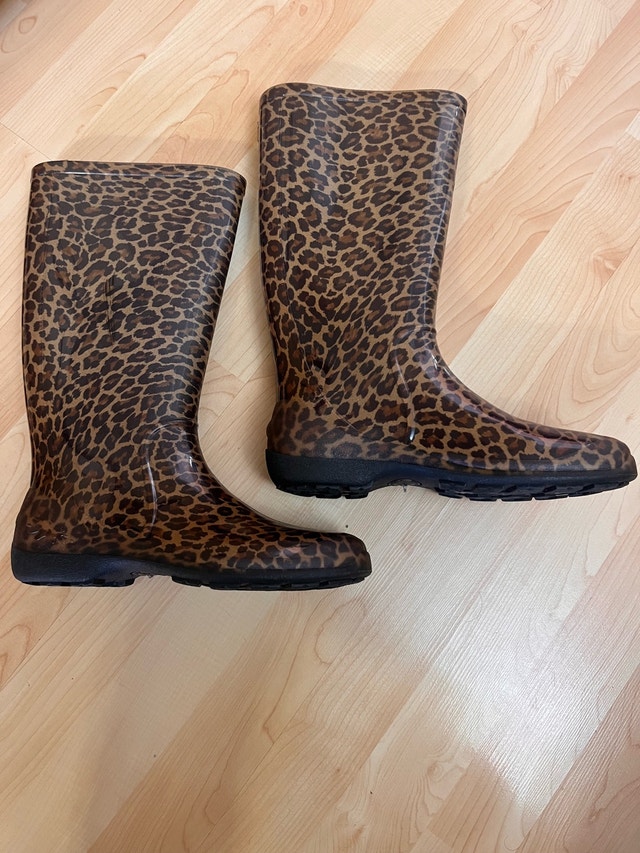 Brand NEW — Rain Boots Women Size 9 Leopard Print