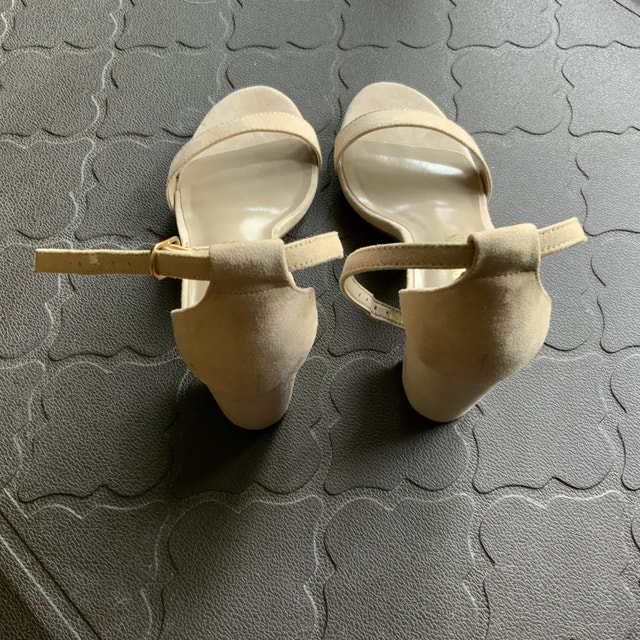 Brand NEW Dream Pairs Block Heels Size 6.5 Beige - photo 4