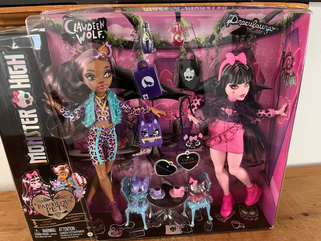 Monster High Doll 2-Pack: Clawdeen Wolf & Draculaura