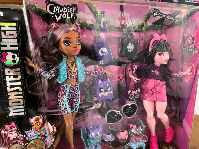 Monster High Doll 2-Pack: Clawdeen Wolf & Draculaura - photo 2