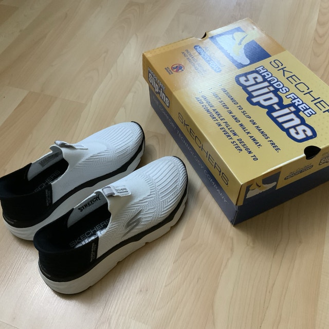 Brand NEW Sketchers Women Size 6 Slip-on Sneaker White - photo 2