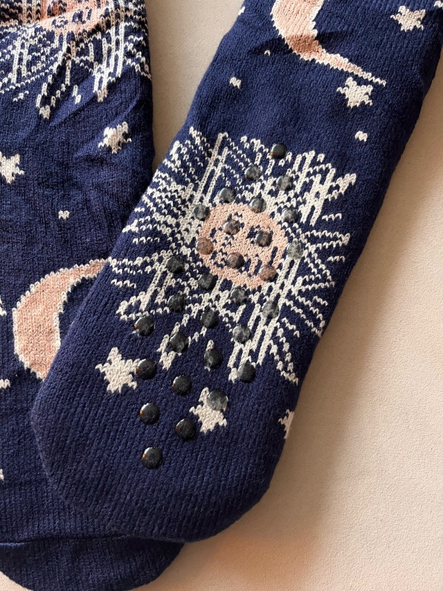 NEW — Starry Night THREE POODLE Sherpa Socks Non-Slip - photo 4