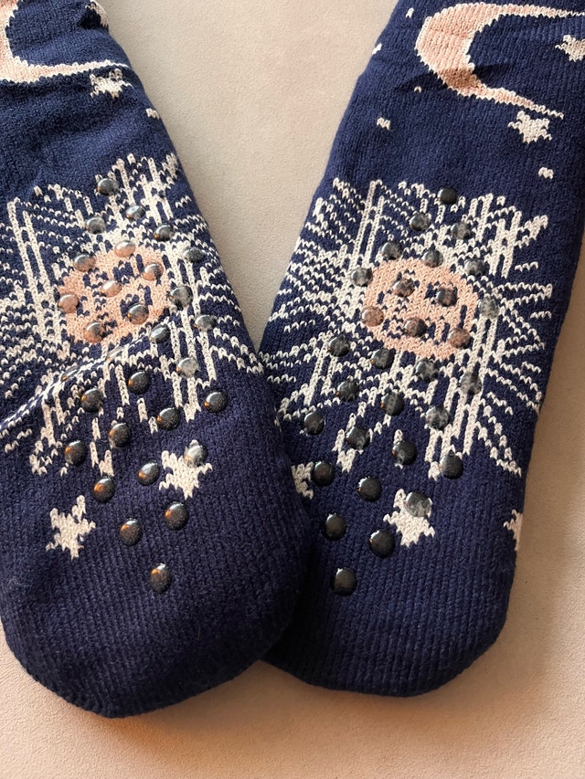 NEW — Starry Night THREE POODLE Sherpa Socks Non-Slip - photo 5
