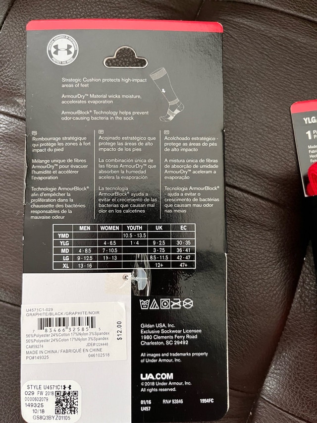 3 Pairs Under Armour Socks Youth Size - Brand New - photo 4