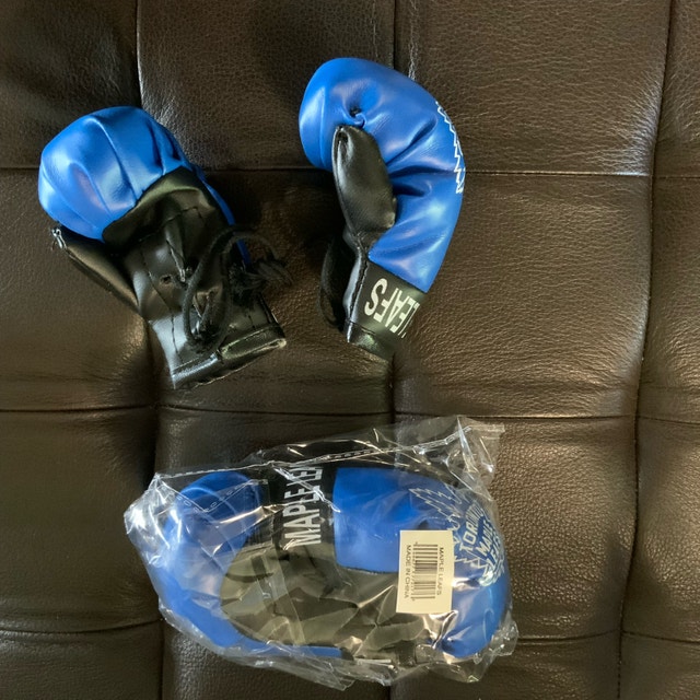 NEW Toronto Maple Leafs Hockey Mini Boxing Gloves - photo 3