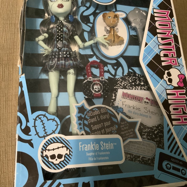Monster High Frankie Stein Doll with Watzit - photo 3