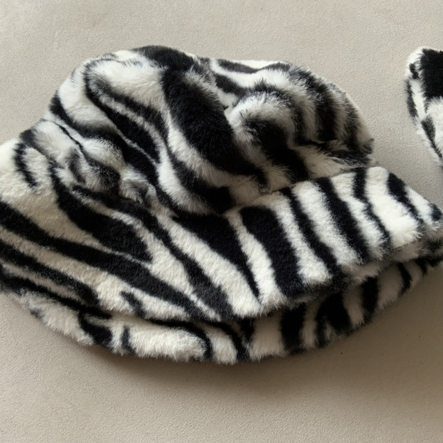 Brand NEW — Fur Bucket Hats $10 each — Zebra or Checkered - photo 4
