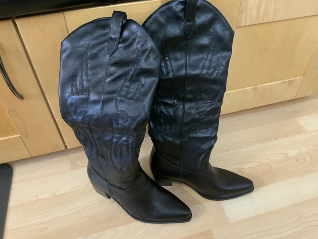 Brand NEW Women Boots Size 8.5 Wide Calf - photo 2