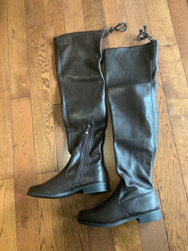 Brand NEW Dream Pairs Size 7.5 Over-the-Knee Boots Brown